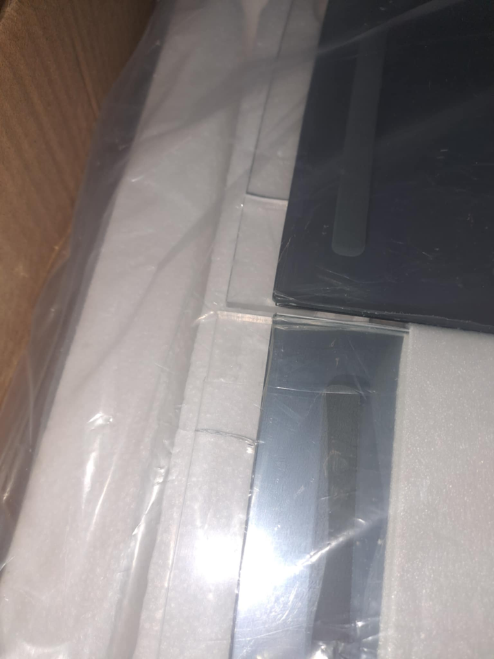 Tükörszekrény világítással, Fali szekrény, AC csatlakozóval és 2 USB porttal, fekete Outlet-VASBÚTOR
